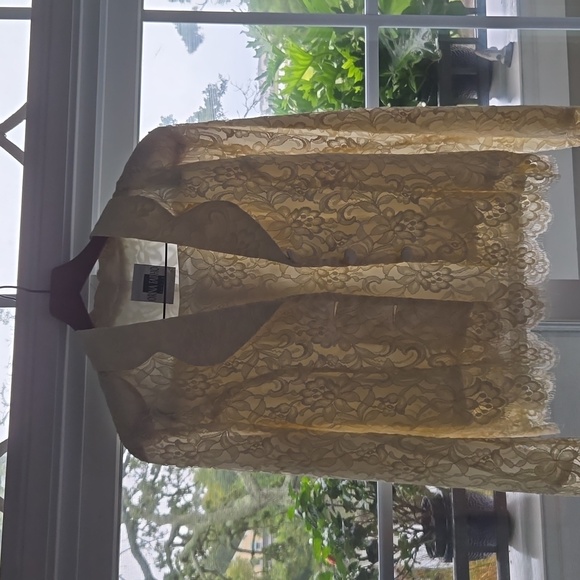 ORNA FARHO LACE SUIT NEW, NEVER WORN WITH TAGS. From a pet and smoke-free home! - Picture 11 of 12